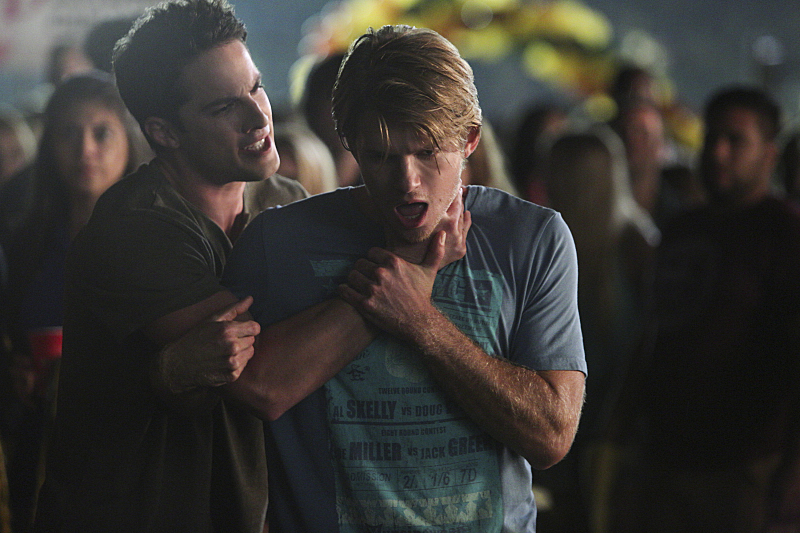 Still of Michael Trevino and Chris Brochu in Vampyro dienorasciai (2009)