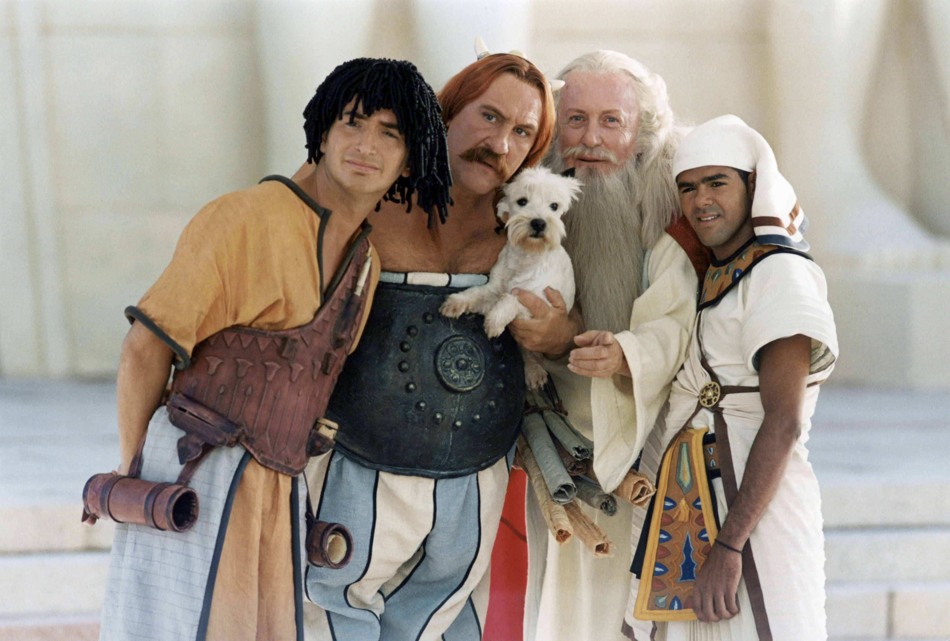 Still of Gérard Depardieu, Edouard Baer, Jamel Debbouze and Claude Rich in Astérix & Obélix: Mission Cléopâtre (2002)