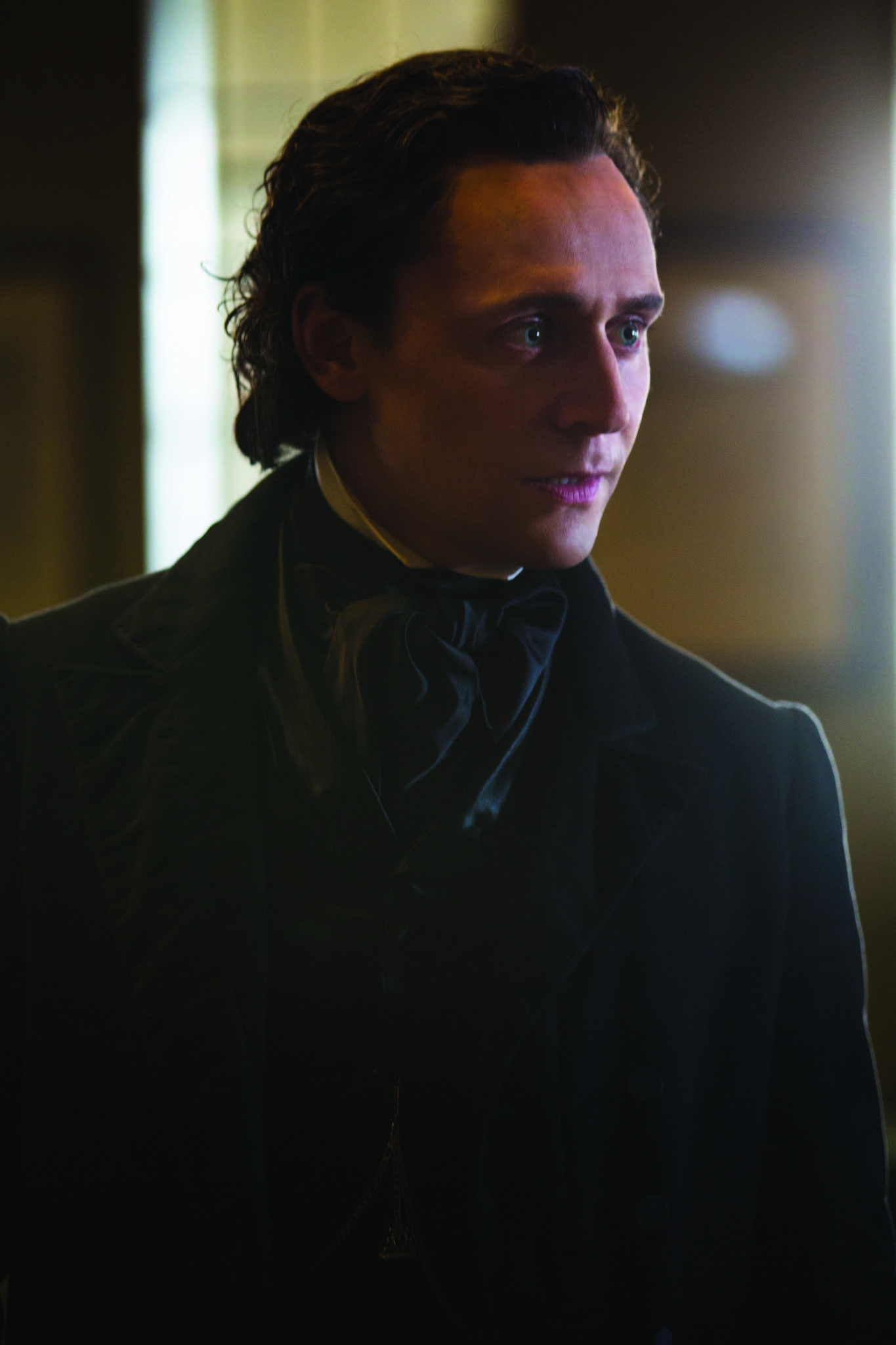 Still of Tom Hiddleston in Purpurine kalva (2015)