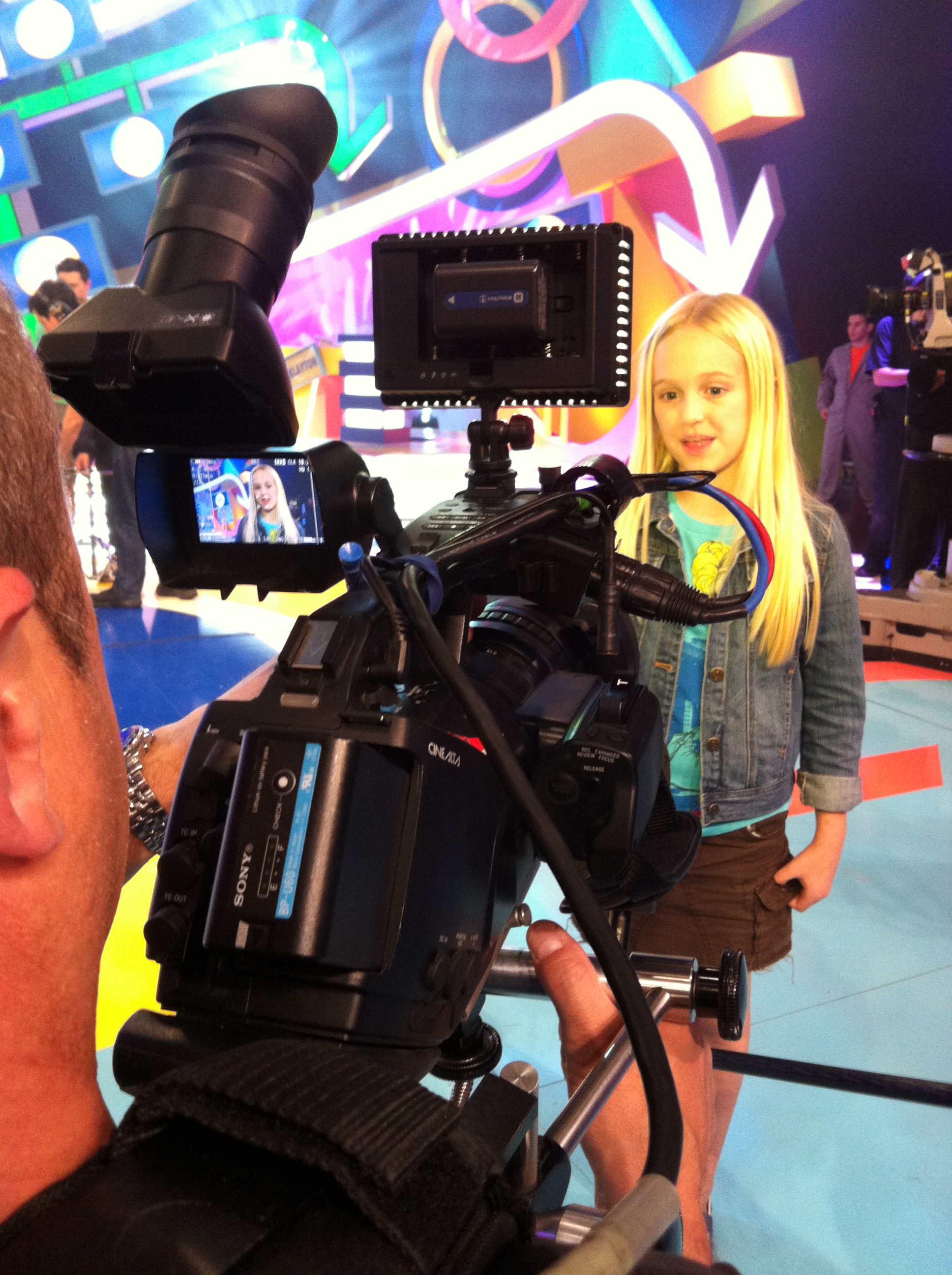 Maggie Batson on the set of Nickelodeon's 