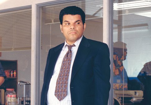 Still of Luis Guzmán in Punch-Drunk Love (2002)