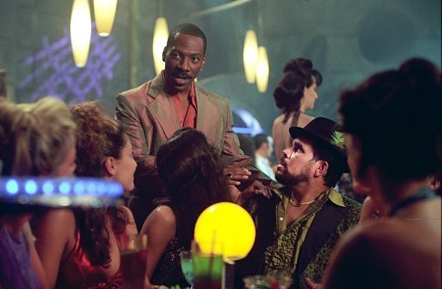 Still of Eddie Murphy and Luis Guzmán in The Adventures of Pluto Nash (2002)