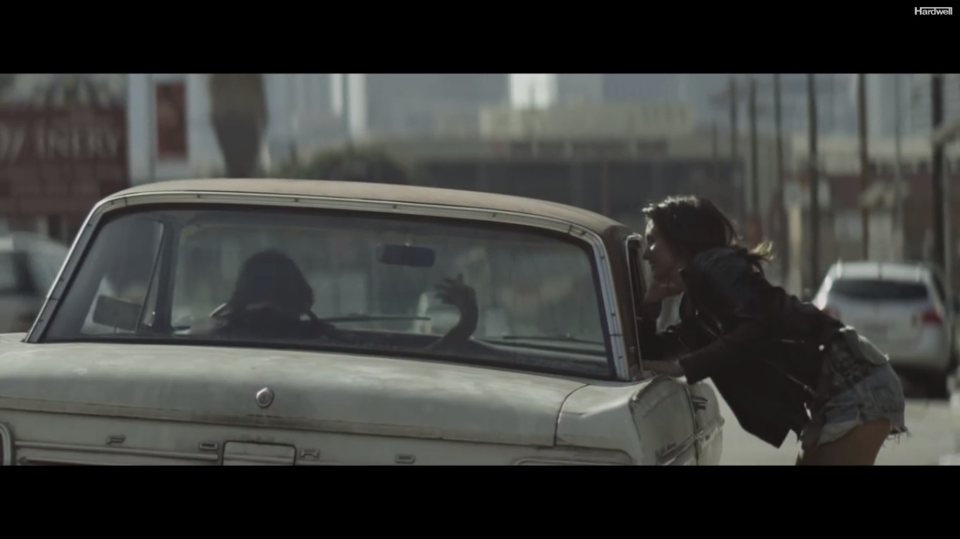 Siri Blomquist in Hardwell's Dare you music video