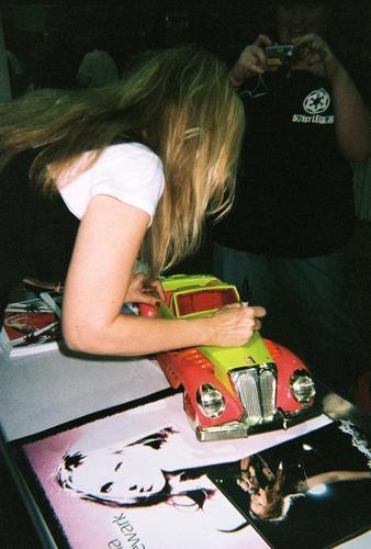 Autographing 