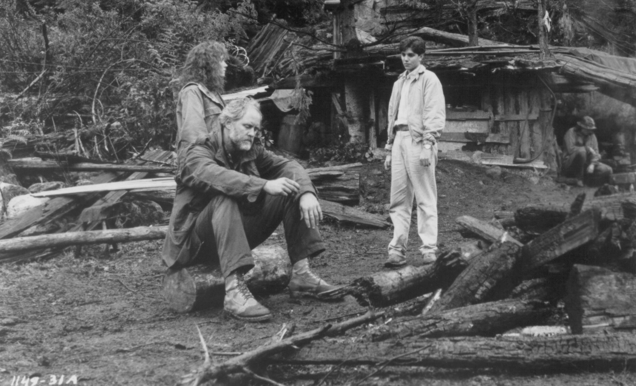 Still of John Lithgow, Ralph Macchio and Kerrie Keane in Distant Thunder (1988)