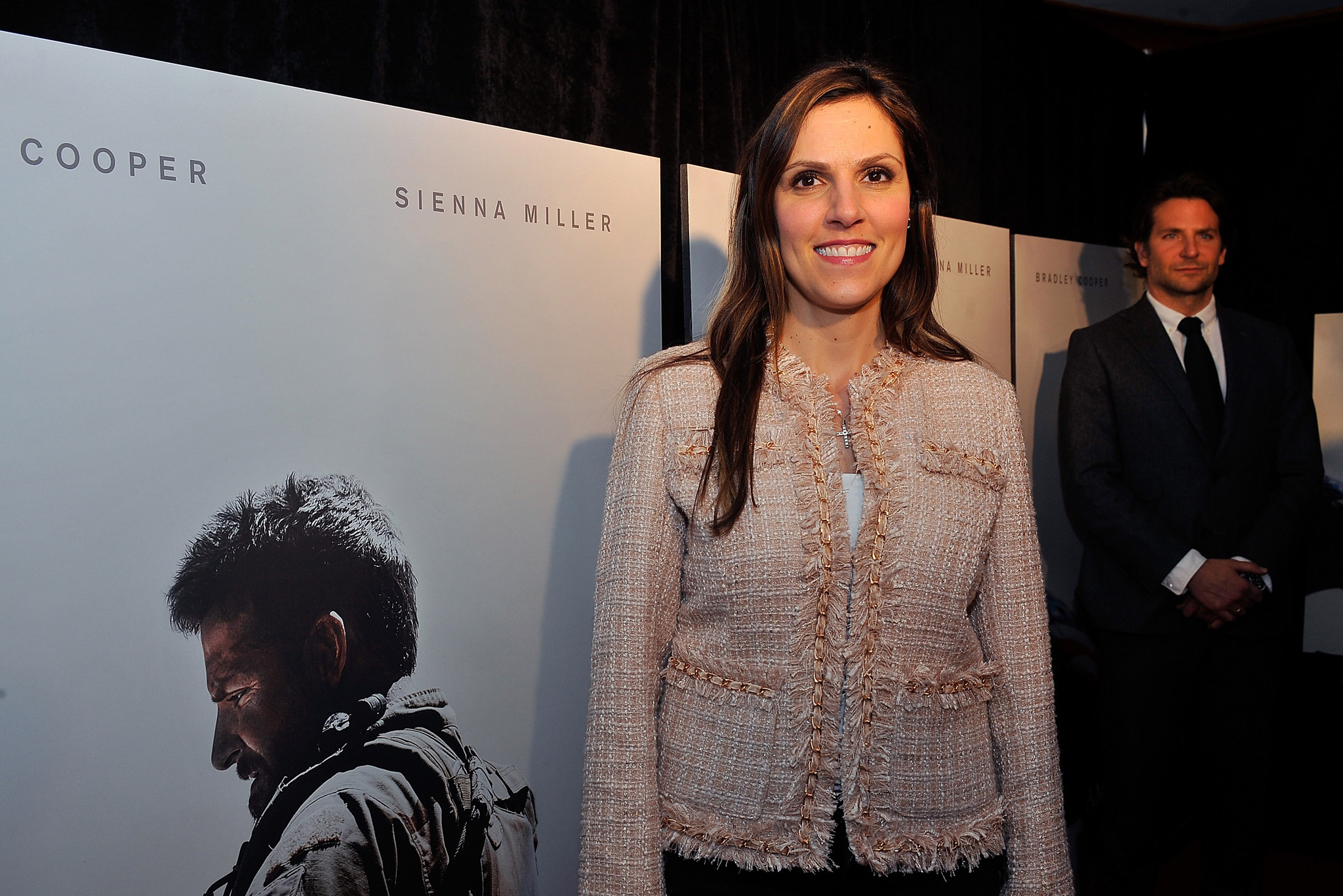 Bradley Cooper and Taya Kyle at event of Amerikieciu snaiperis (2014)
