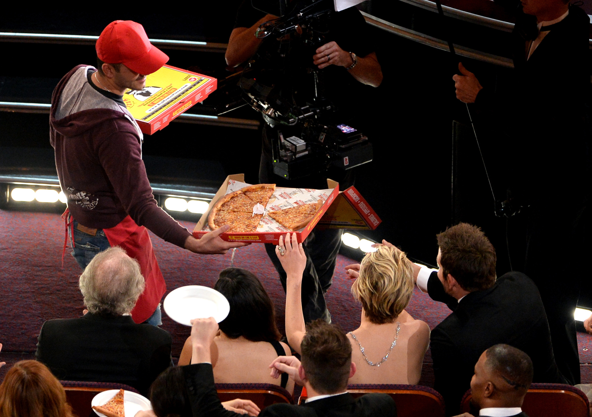 Bradley Cooper and Jennifer Lawrence at event of The Oscars (2014)