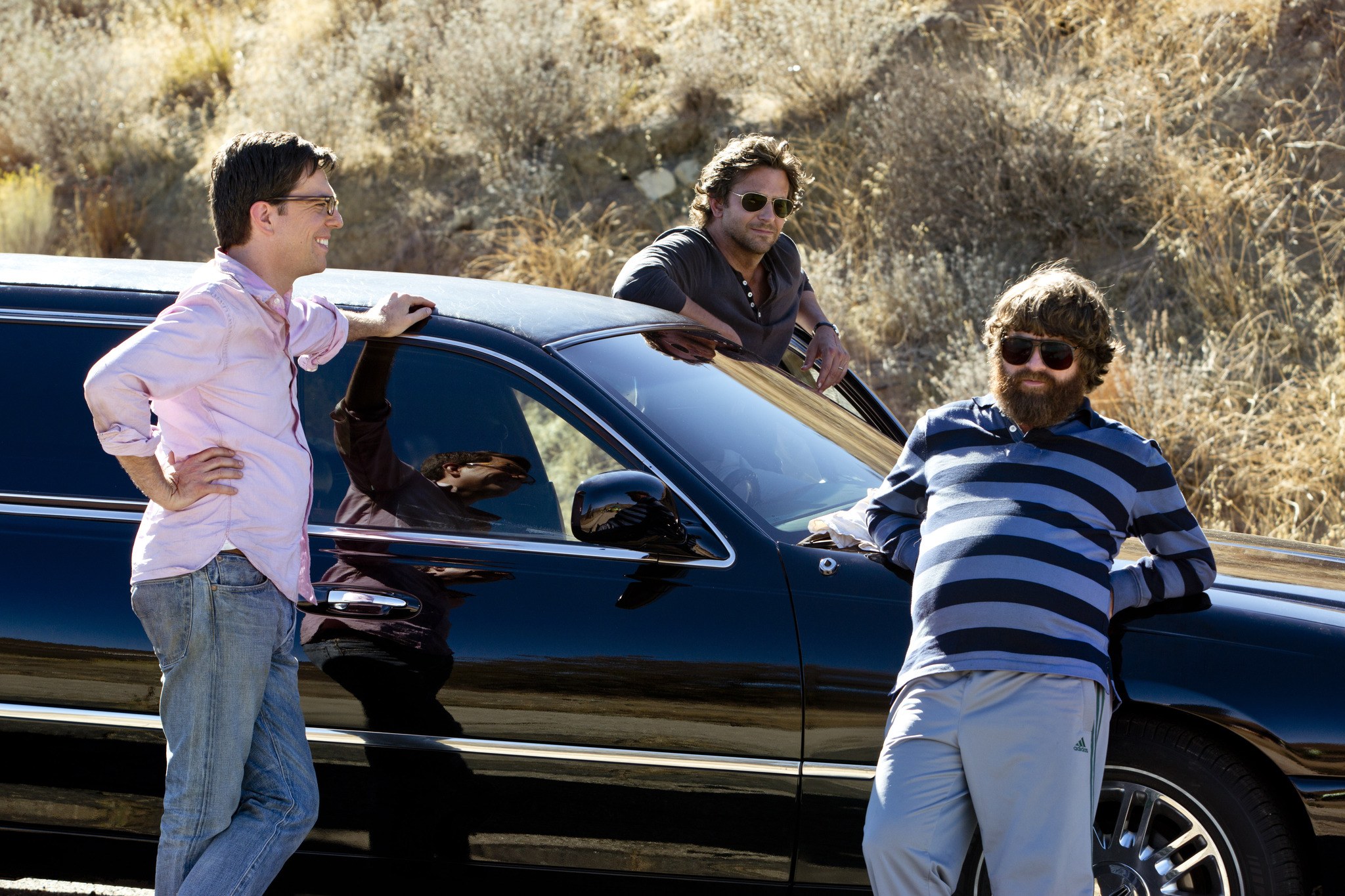 Still of Bradley Cooper, Zach Galifianakis and Ed Helms in Pagirios 3: velniai zino kur (2013)