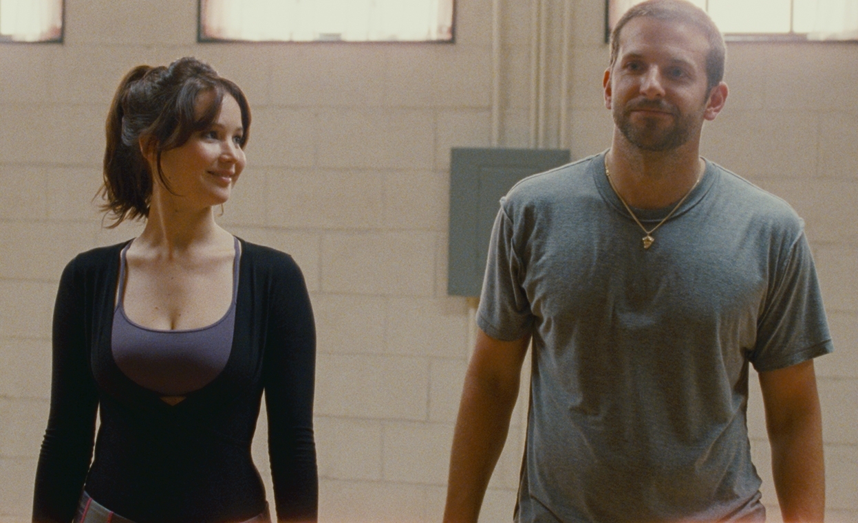 Still of Bradley Cooper and Jennifer Lawrence in Optimisto istorija (2012)