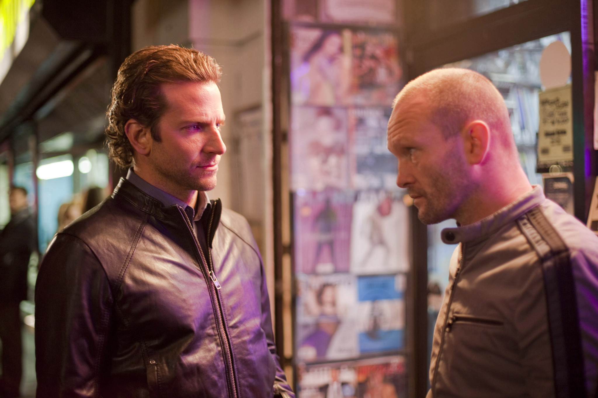 Still of Bradley Cooper and Andrew Howard in Salutinis efektas (2011)