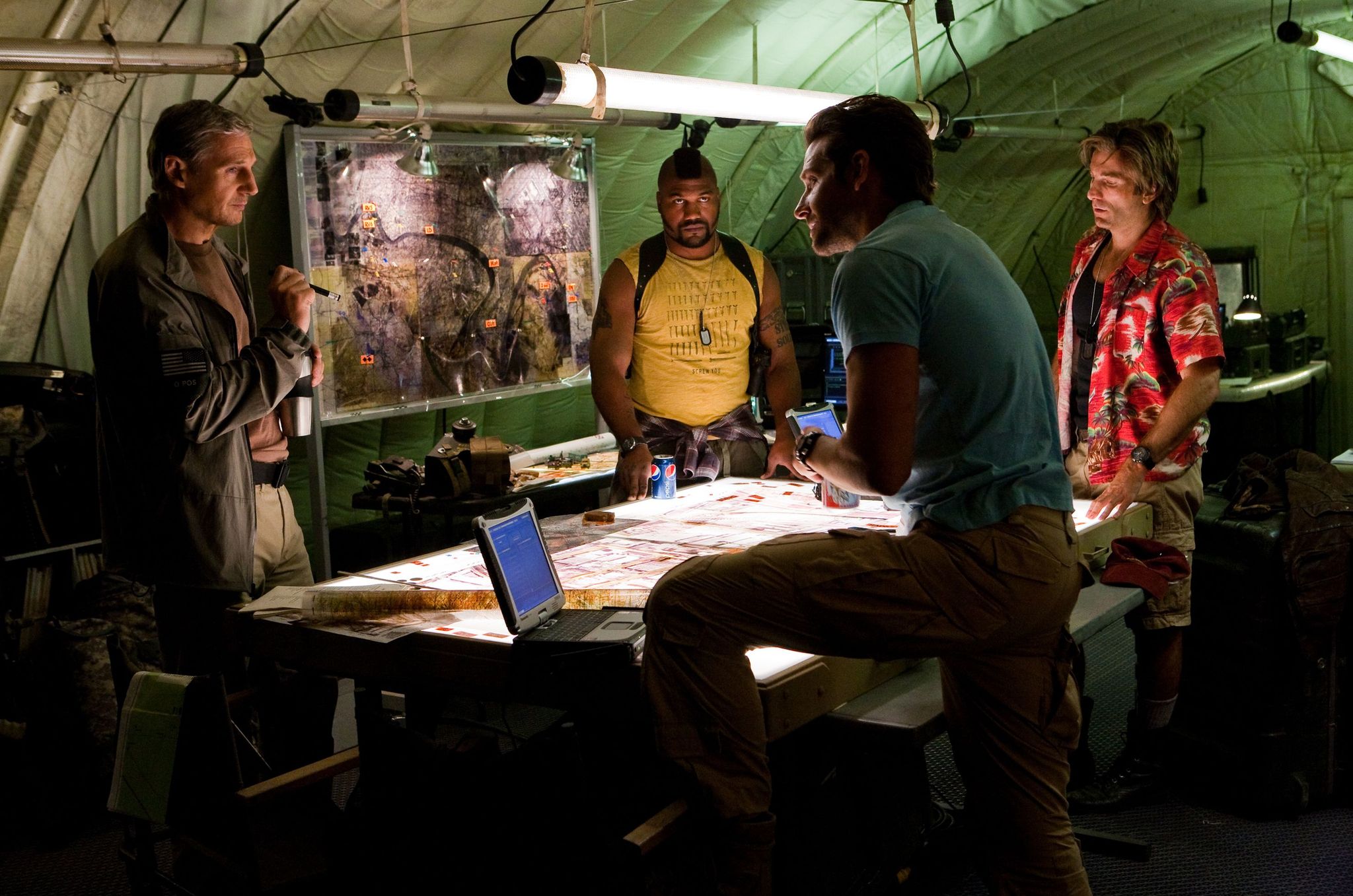 Still of Liam Neeson, Bradley Cooper, Sharlto Copley and Quinton 'Rampage' Jackson in A komanda (2010)