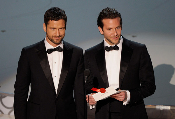 Gerard Butler and Bradley Cooper at event of The 82nd Annual Academy Awards (2010)