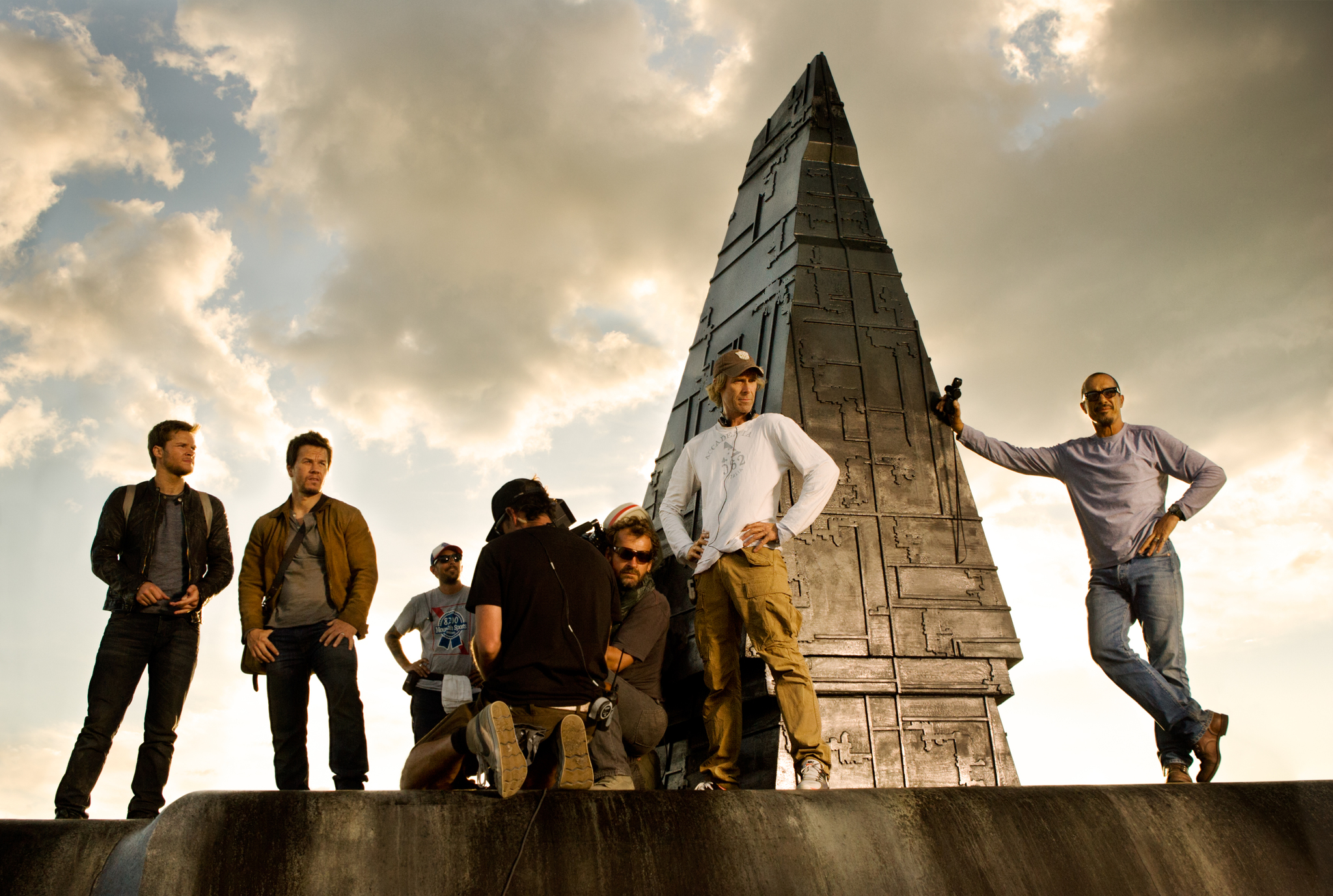 Mark Wahlberg, Michael Bay, Lucas Bielan, John Kairis, Amir Mokri, Walrus J.U.I.C.E. Howard and Jack Reynor in Transformeriai: isnykimo amzius (2014)