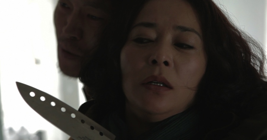 Still of Jung-Jin Lee and Min-soo Jo in Pieta (2012)