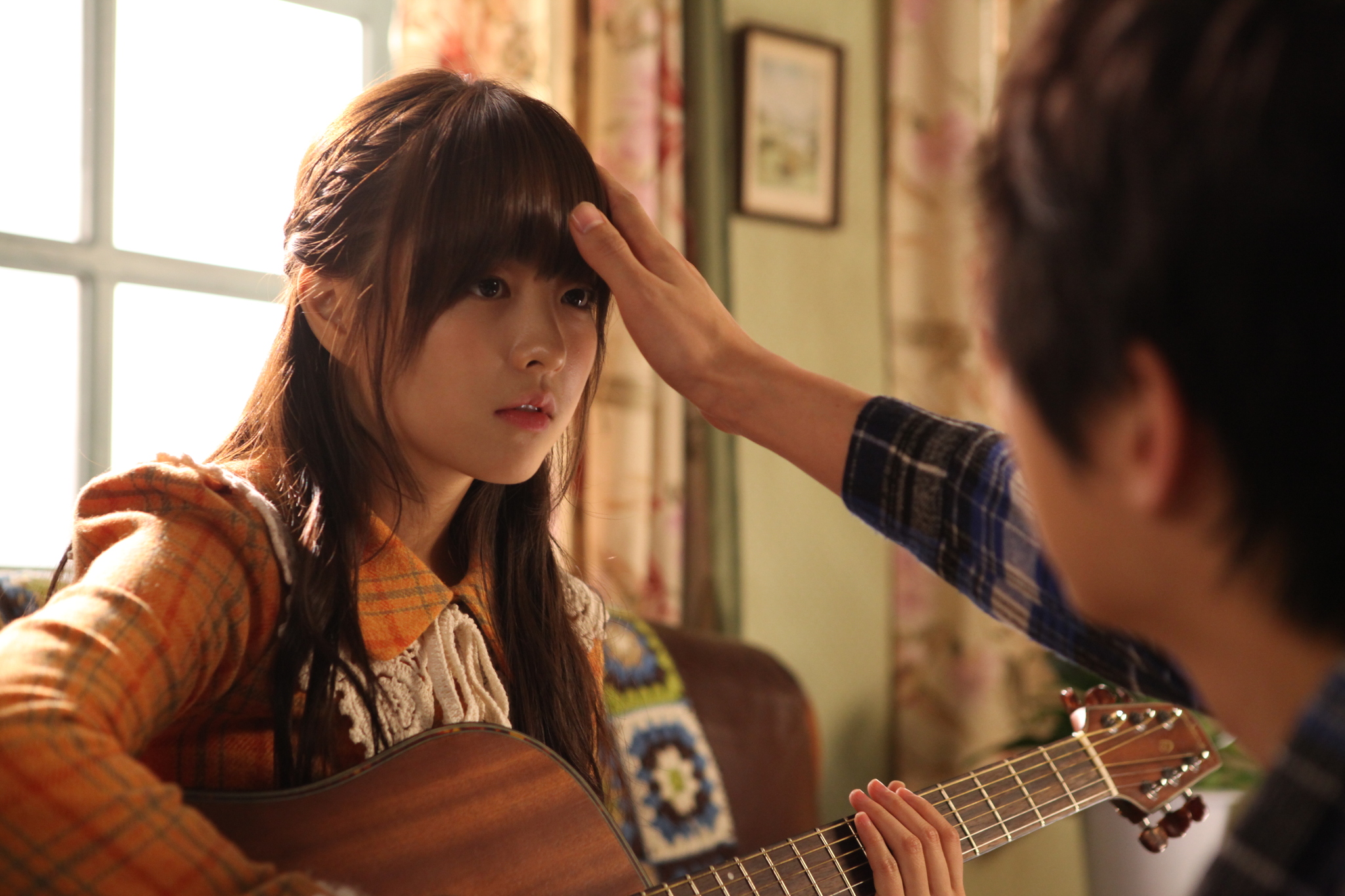 Still of Bo-yeong Park and Joong-ki Song in Neuk-dae-so-nyeon (2012)