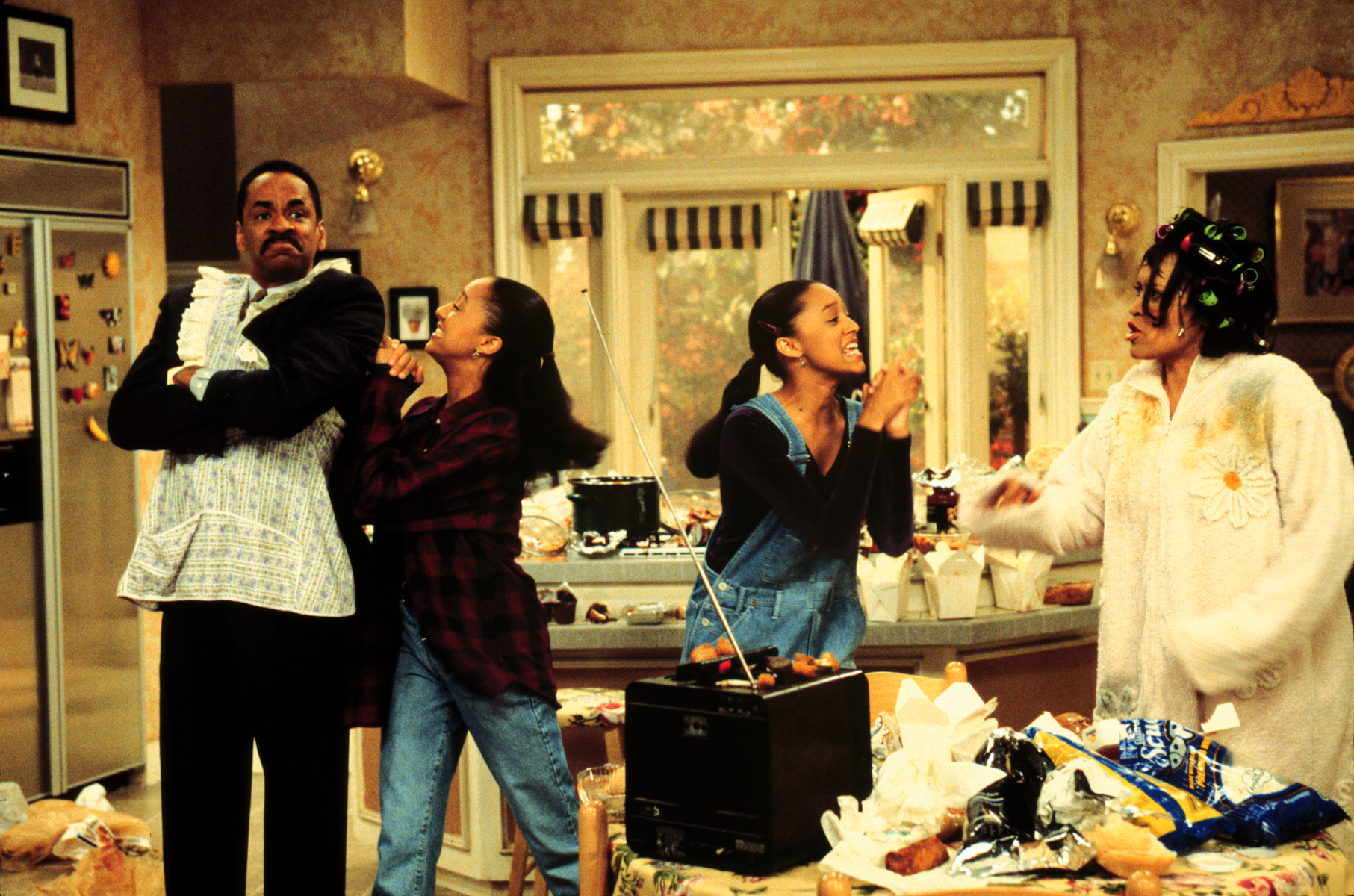 Still of Tamera Mowry-Housley, Tim Reid, Jackée Harry and Tia Mowry-Hardrict in Sister, Sister (1994)