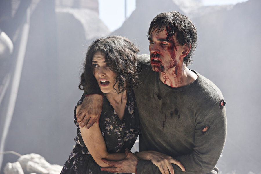 Still of Liane Balaban and Christopher Gorham in Covert Affairs (2010)