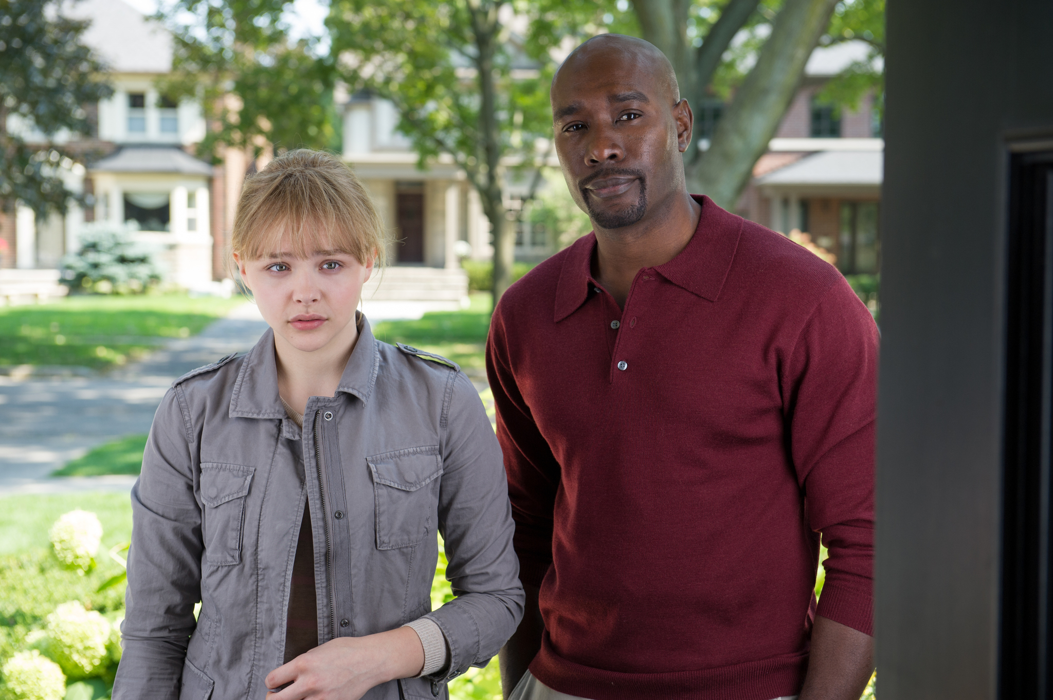 Still of Morris Chestnut and Chloë Grace Moretz in Smugis zemiau juostos (2013)