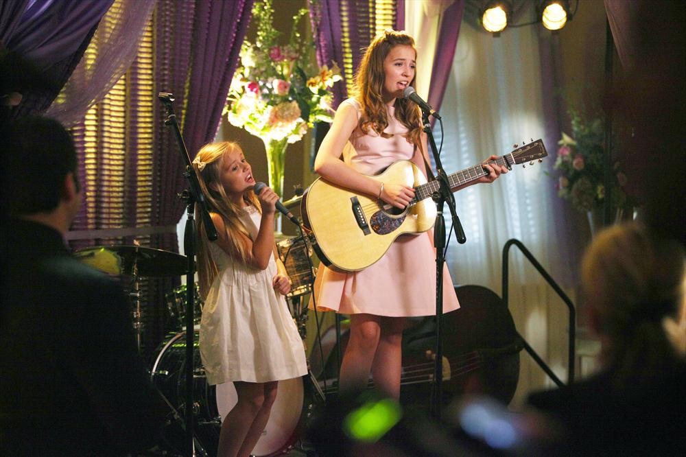 Still of Lennon Stella and Maisy Stella in Nashville (2012)