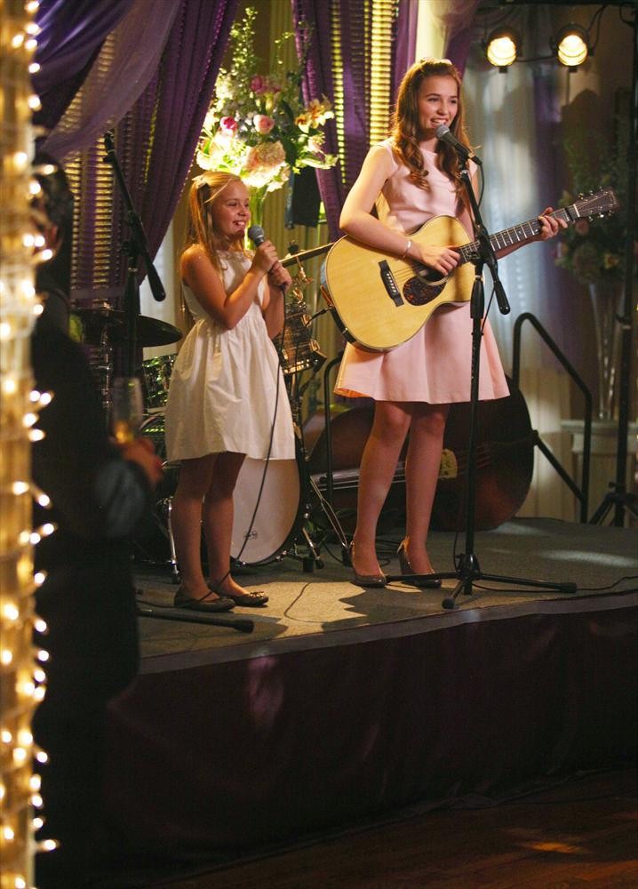 Still of Lennon Stella and Maisy Stella in Nashville (2012)