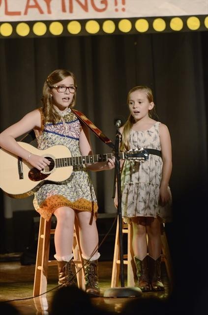 Still of Lennon Stella and Maisy Stella in Nashville (2012)