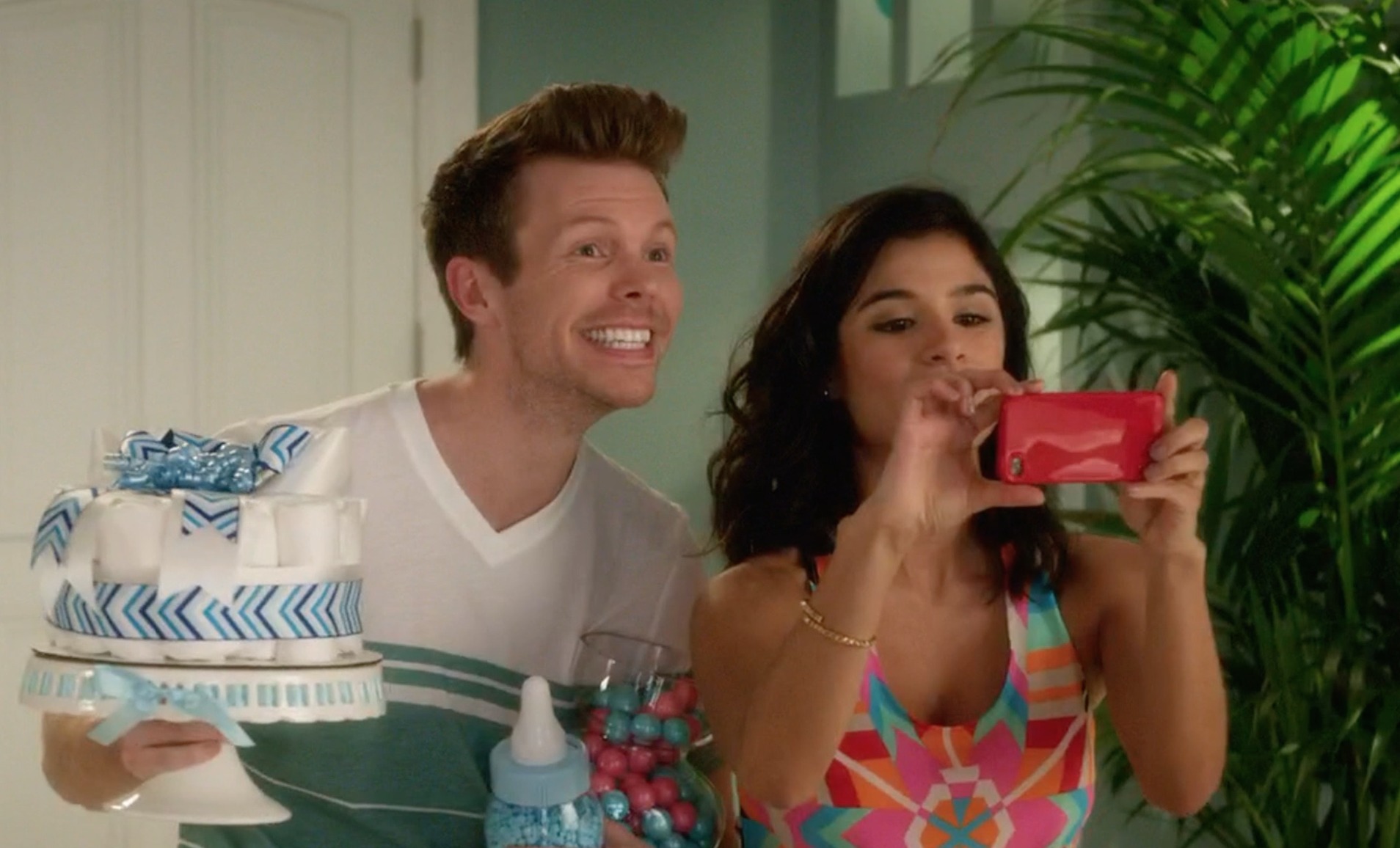 Still of Brian Dare and Diane Guerrero in Jane the Virgin (2015)