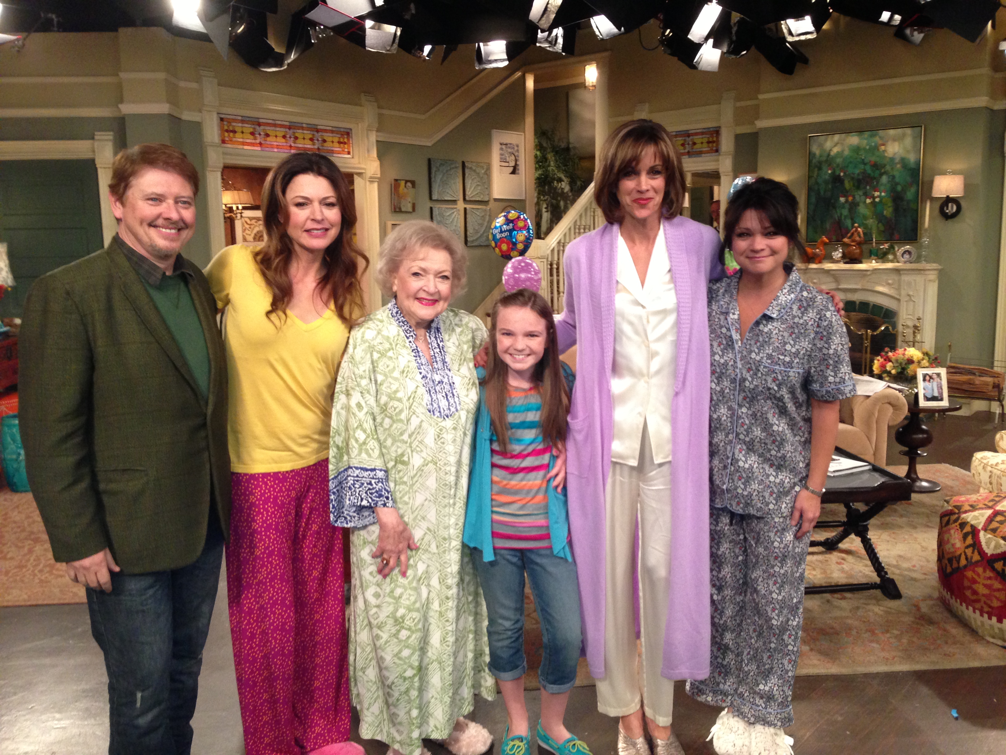 On the set of Hot in Cleveland with Dave Foley, Jane Leeves, Betty White, Wendie Malick, Valerie Bertinelli