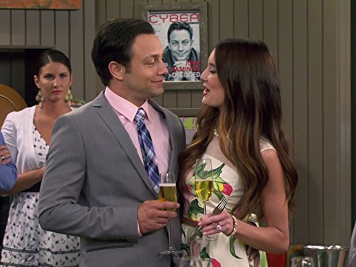 Still of Jonathan Sadowski and Mallory Jansen in Young & Hungry (2014)