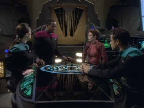 Still of Terry Farrell, Nana Visitor, Avery Brooks and Alexander Siddig in Star Trek: Deep Space Nine (1993)