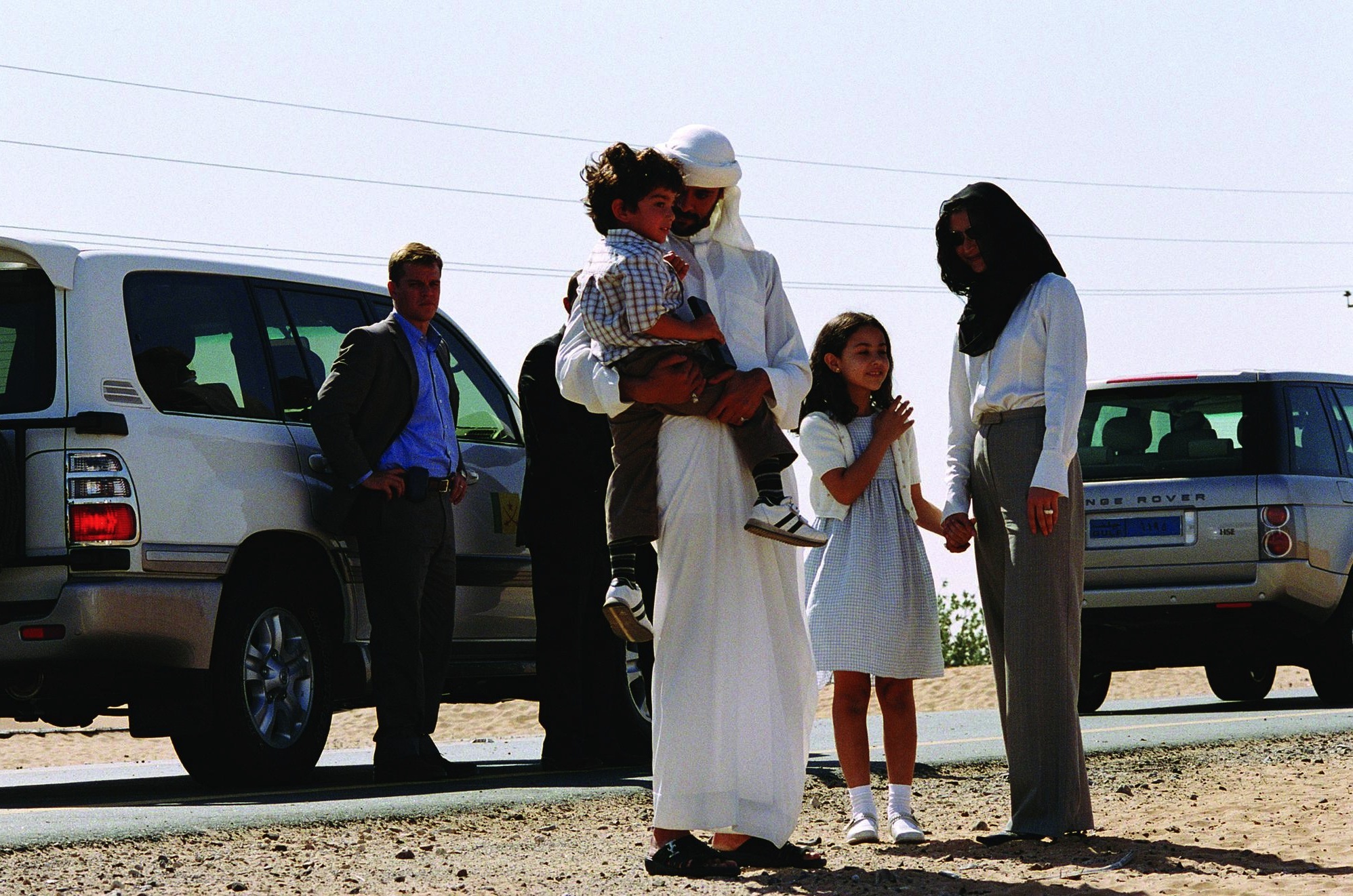 Still of Matt Damon and Alexander Siddig in Syriana (2005)