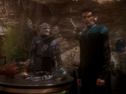 Still of Scott MacDonald and Alexander Siddig in Star Trek: Deep Space Nine (1993)