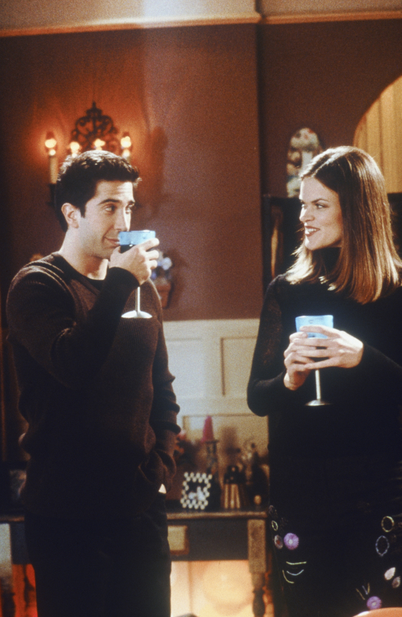 Still of David Schwimmer and Missi Pyle in Draugai (1994)