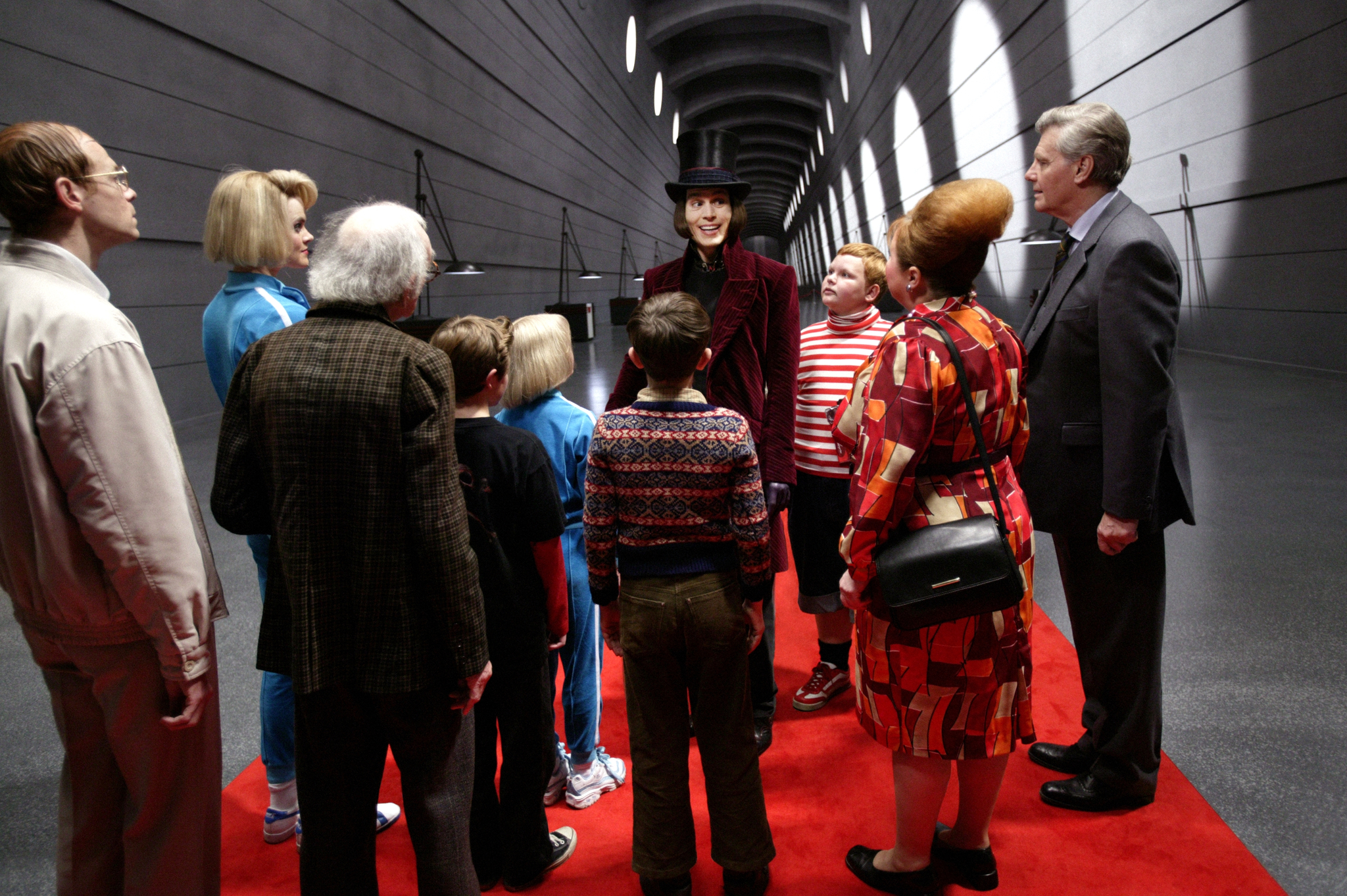 Still of Johnny Depp, James Fox, Adam Godley, Freddie Highmore, David Kelly, Missi Pyle, Franziska Troegner, AnnaSophia Robb, Jordan Fry and Philip Wiegratz in Carlis ir sokolado fabrikas (2005)