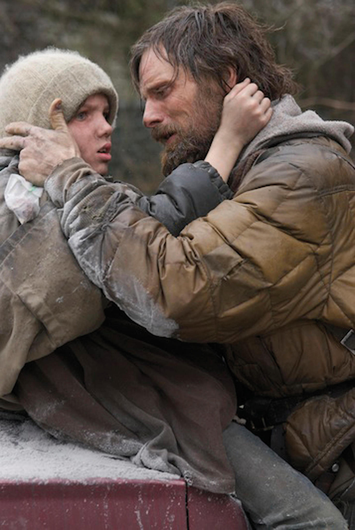 Still of Viggo Mortensen and Kodi Smit-McPhee in The Road (2009)