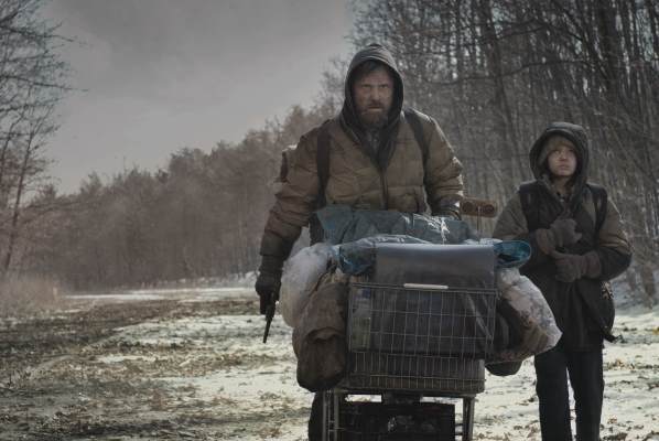 Still of Viggo Mortensen and Kodi Smit-McPhee in The Road (2009)