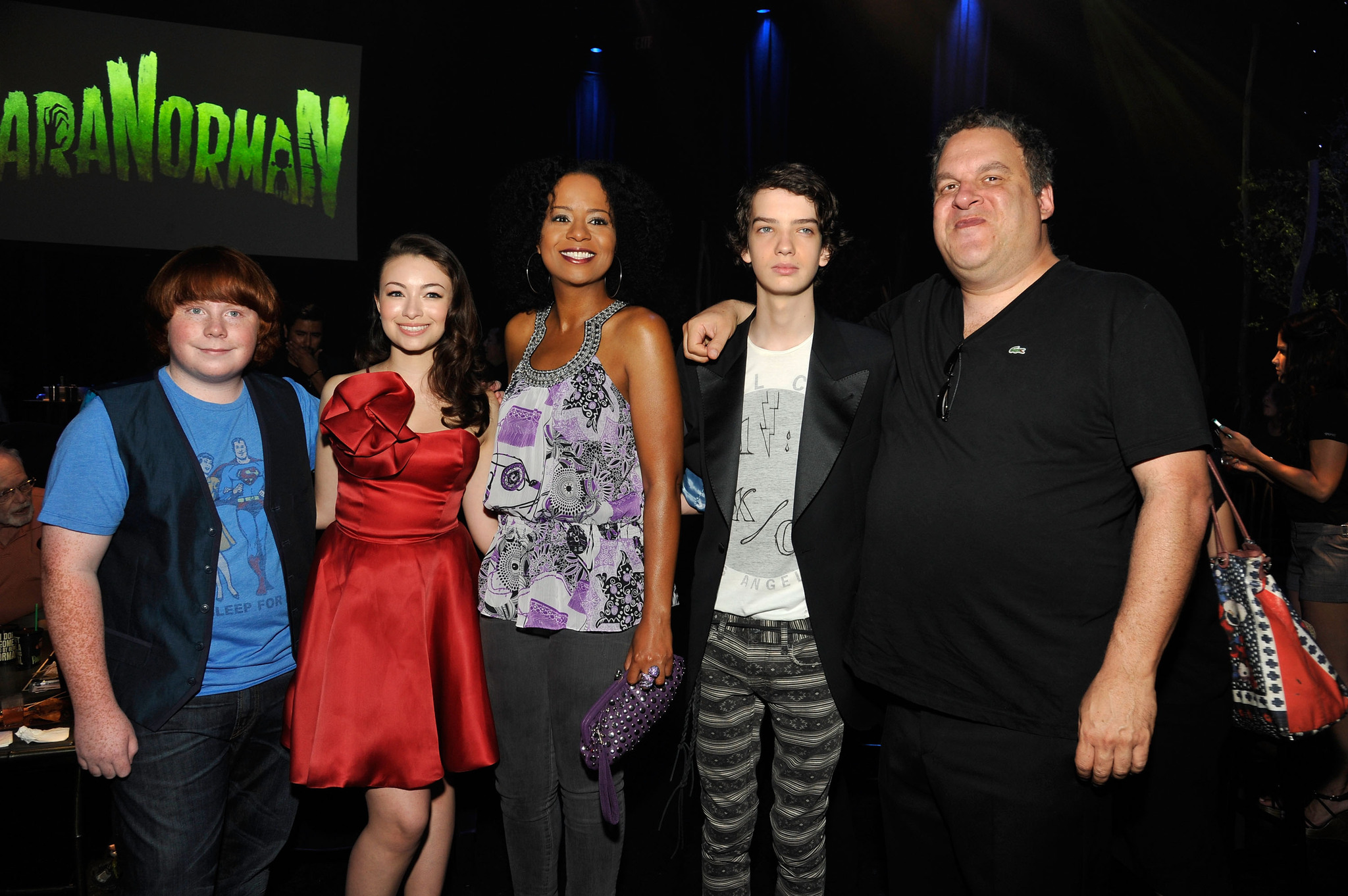 Tempestt Bledsoe, Jodelle Ferland, Jeff Garlin, Kodi Smit-McPhee and Tucker Albrizzi at event of Paranormanas (2012)