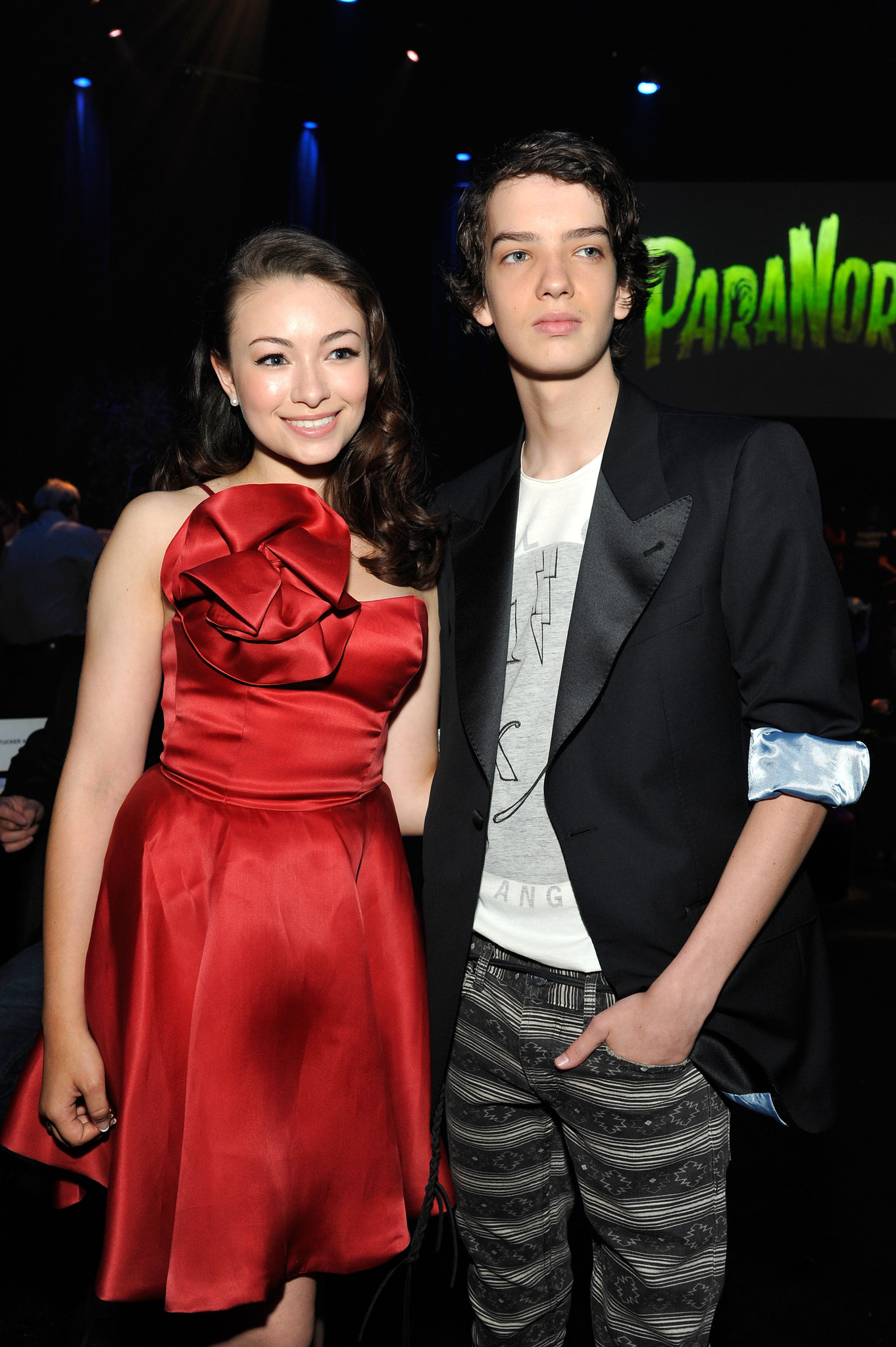 Jodelle Ferland and Kodi Smit-McPhee at event of Paranormanas (2012)