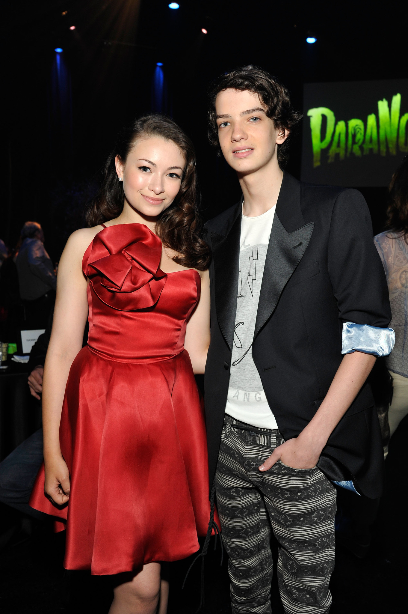 Jodelle Ferland and Kodi Smit-McPhee at event of Paranormanas (2012)