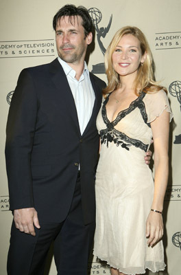 Jon Hamm and Jennifer Westfeldt at event of MAD MEN. Reklamos vilkai (2007)