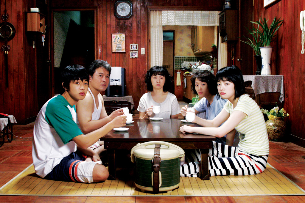 Still of Hye-su Kim, Ho-jin Chun, Bo-ra Hwang, Ah In Yoo and Hie-kyung Moon in Johji-anihanga (2007)
