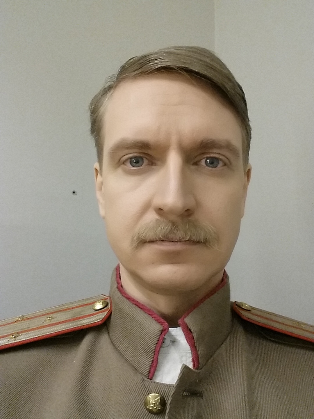 Soviet officer, Punainen kolmio, 2015