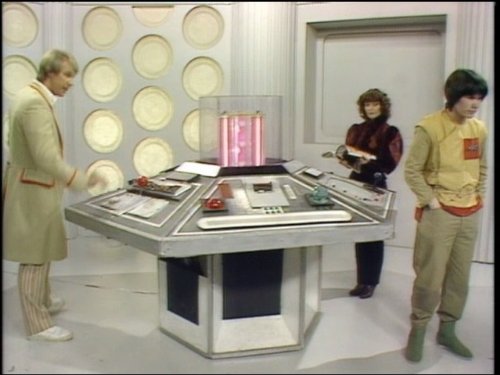 Still of Peter Davison, Sarah Sutton and Matthew Waterhouse in Doctor Who (1963)