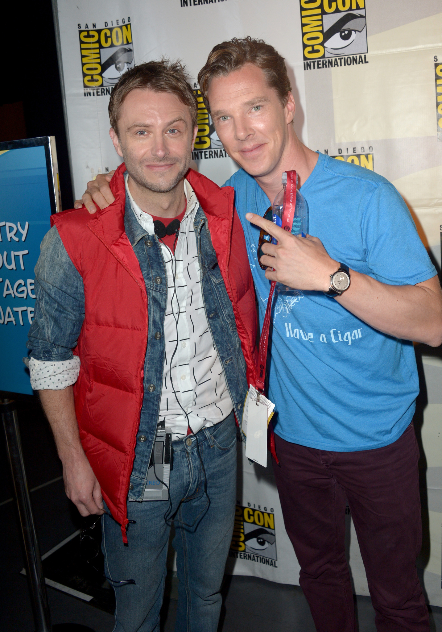 Chris Hardwick and Benedict Cumberbatch at event of Hobitas: Penkiu armiju musis (2014)