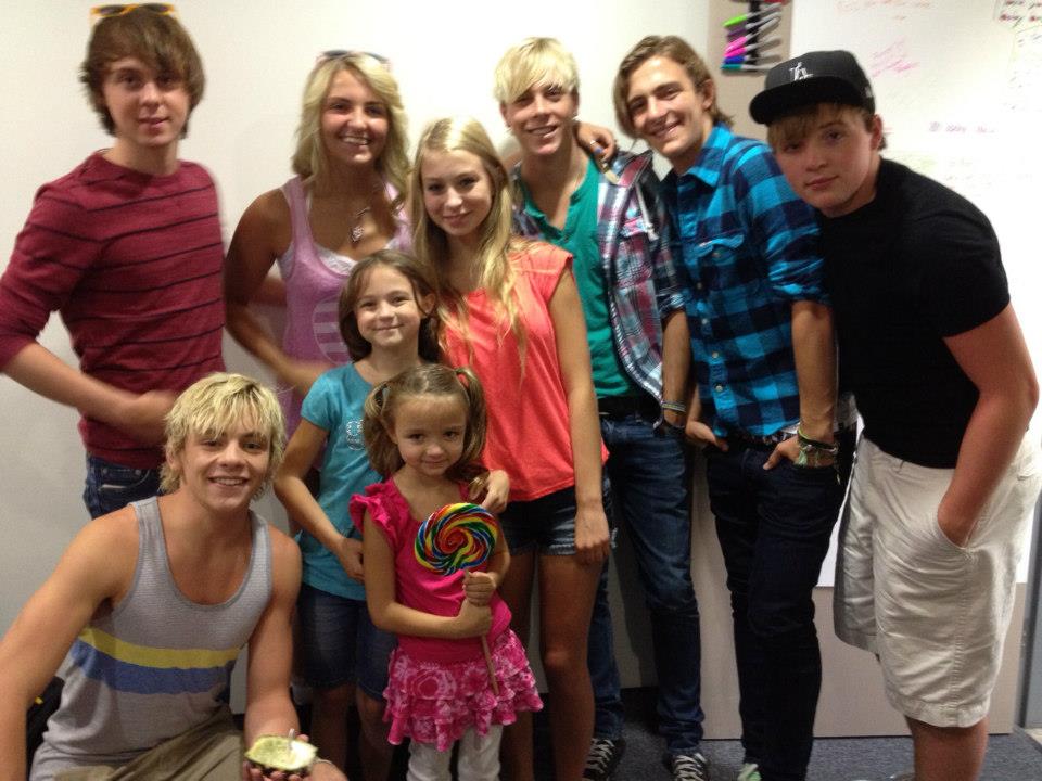 Sophia with Ross Lynch after filming Austin & Ally. Also pictured: R5, Alexa Grunow & Hannah Grunow