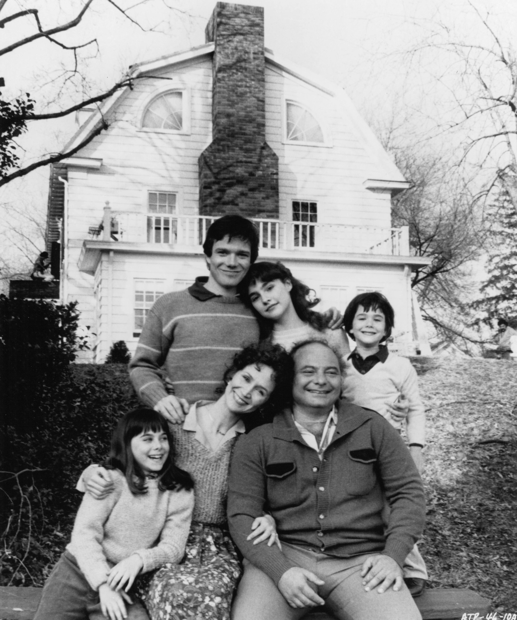 Still of Rutanya Alda, Diane Franklin, Brent Katz, Erika Katz, Jack Magner and Burt Young in Amityville II: The Possession (1982)