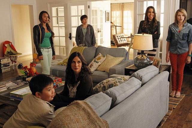 Still of Michaela Watkins, Natalie Morales, Ryan Lee, Alisha Boe, Gianna LePera and Albert Tsai in Trophy Wife (2013)