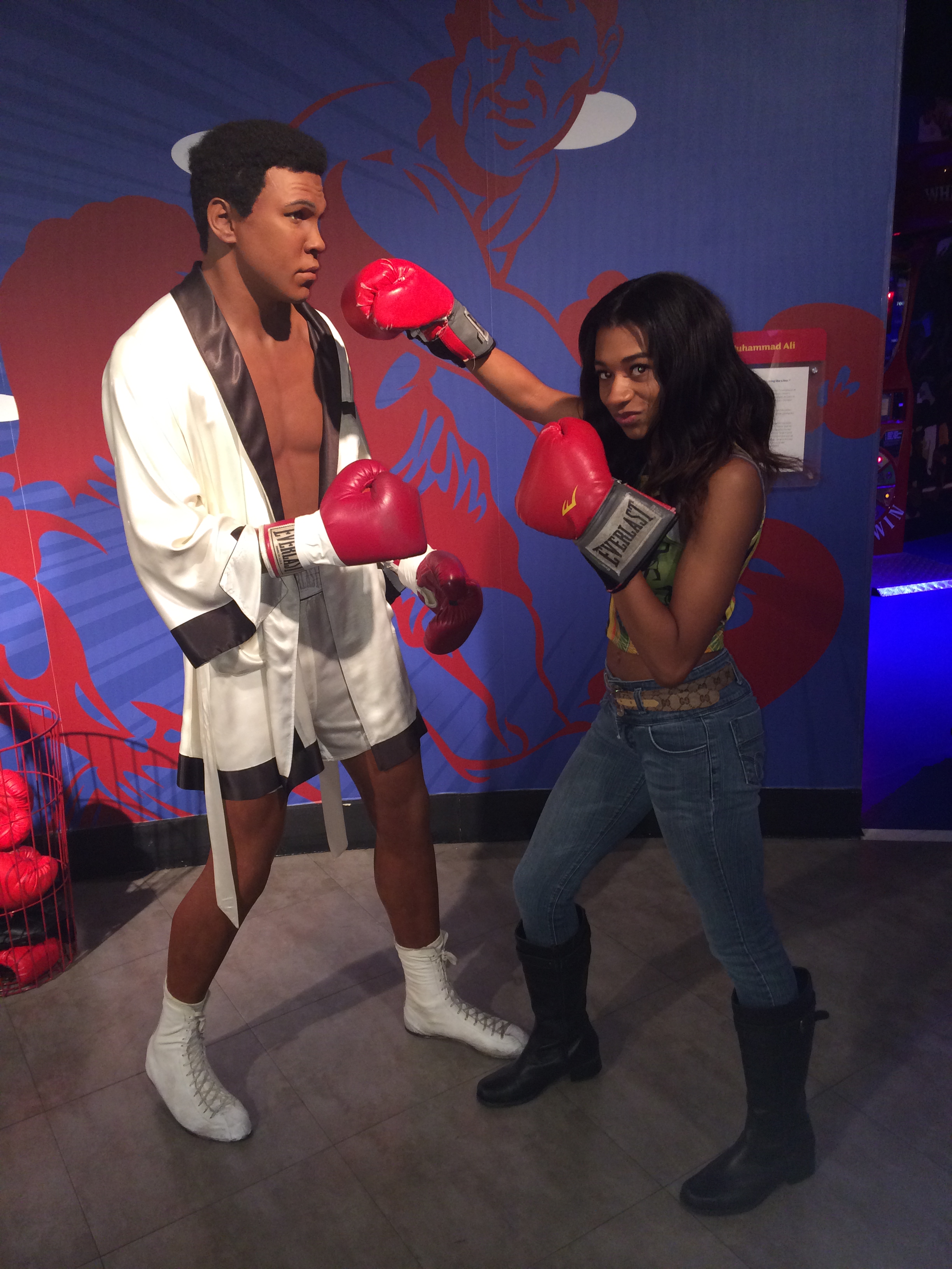 Chelsea takes photo with Ali at Madame Tussauds Las Vegas
