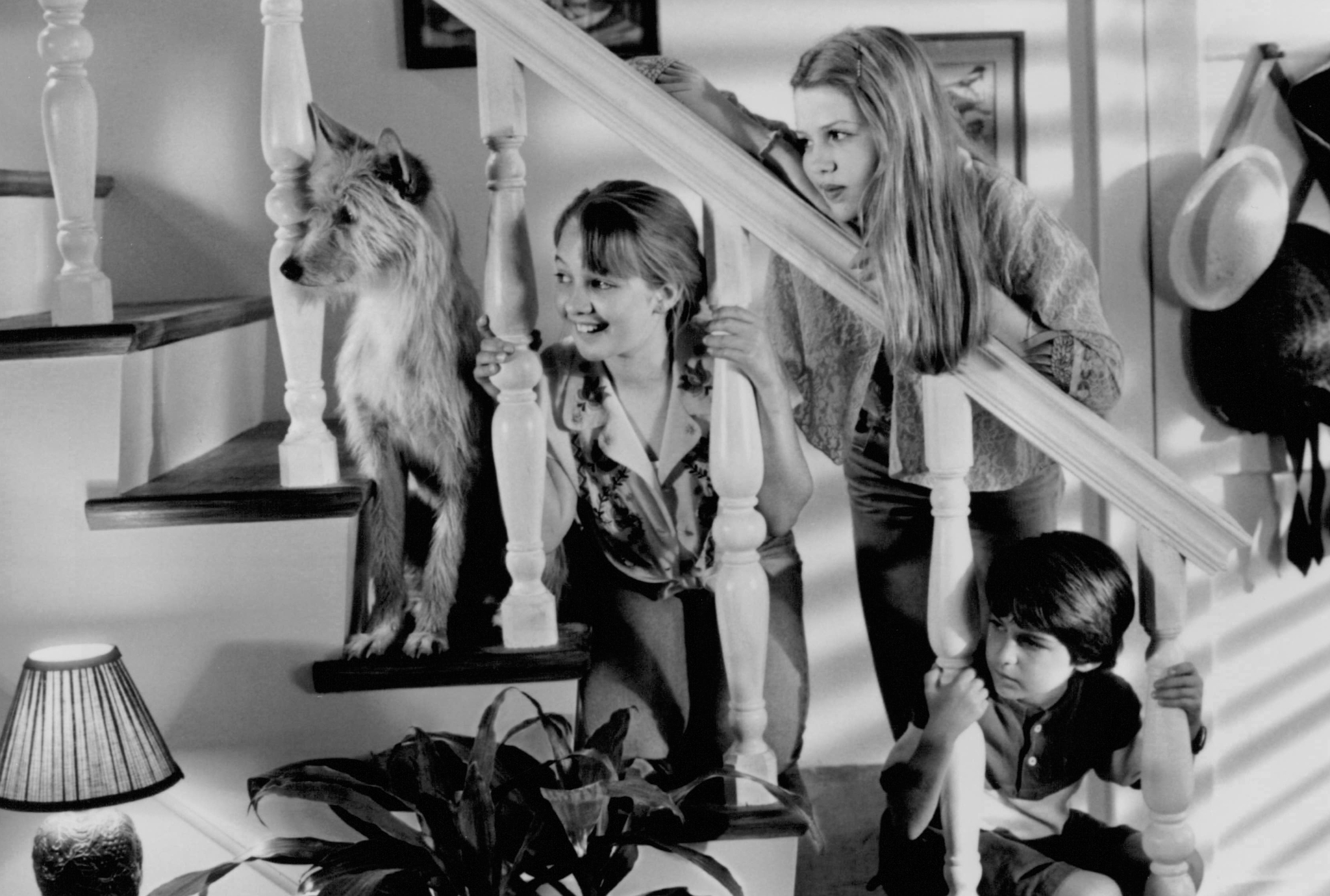 Still of Majandra Delfino, Jessica Howell and Miko Hughes in Zeus and Roxanne (1997)