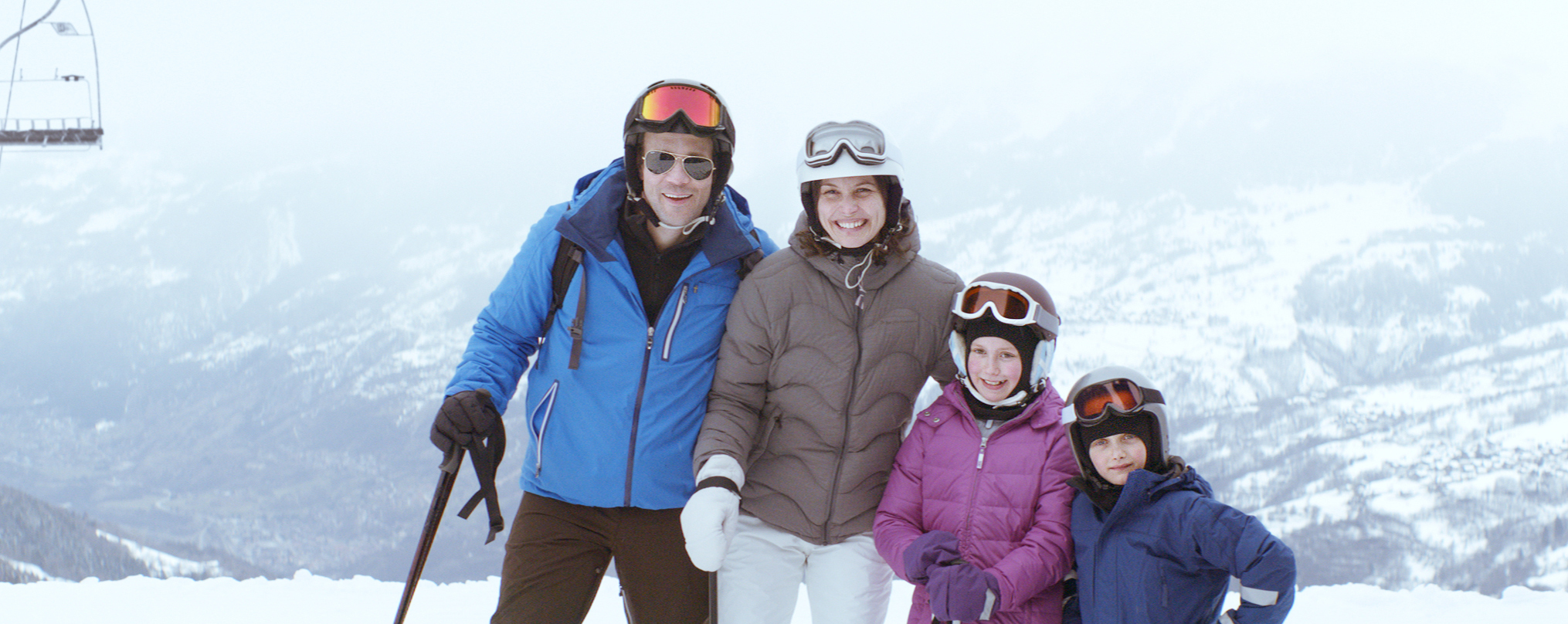 Still of Johannes Kuhnke, Lisa Loven Kongsli, Clara Wettergren and Vincent Wettergren in Turist (2014)