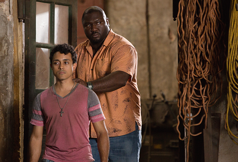 Still of Nonso Anozie and Michael Scott in Zoo (2015)